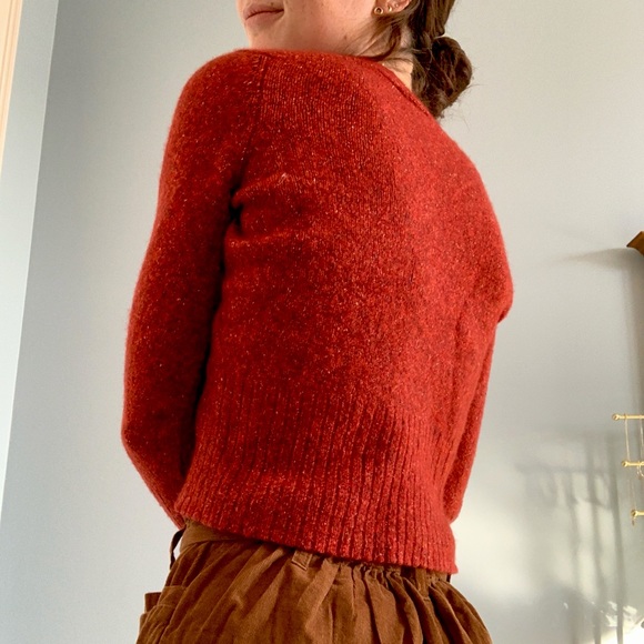 3/4 sleeve red speckled slightly cropped top - Picture 3 of 5